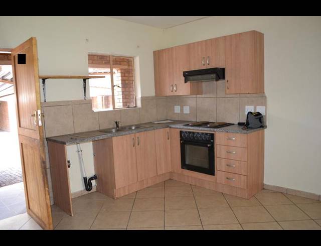 2 BEDROOM TOWNHOUSE FOR SALE IN KRUGERSRUS